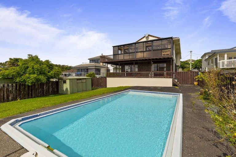 Photo of property in 4 De Luen Avenue, Tindalls Beach, Whangaparaoa, 0930