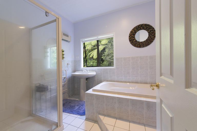 Photo of property in 789 Scenic Drive, Henderson Valley, Auckland, 0612