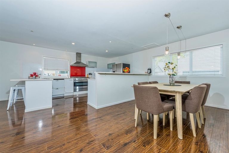 Photo of property in 123a Hobsonville Road, West Harbour, Auckland, 0618