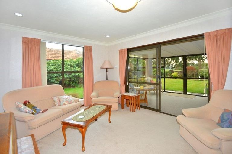 Photo of property in 42 Karnak Crescent, Russley, Christchurch, 8042