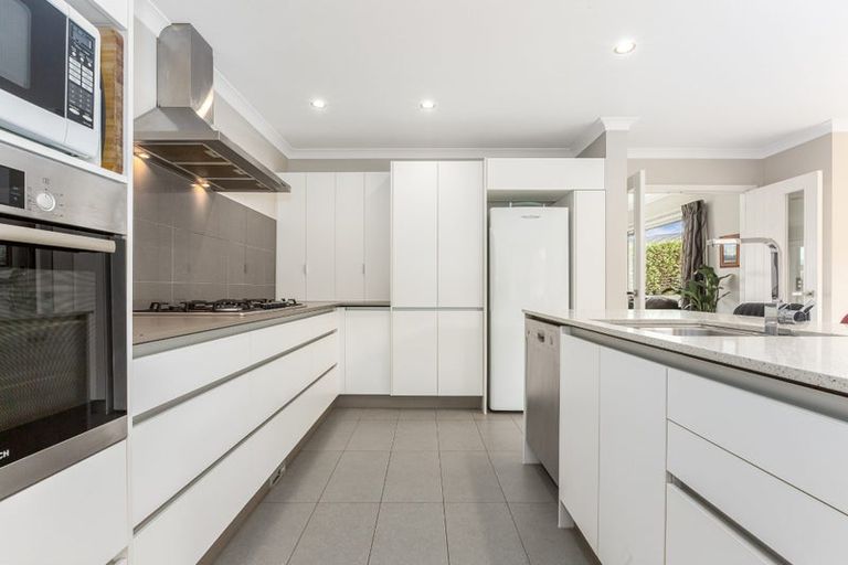 Photo of property in 15 Sumner Terrace, Aotea, Porirua, 5024