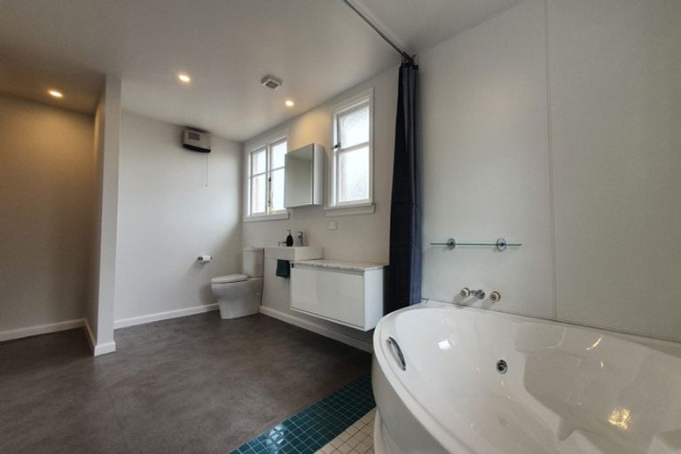 Photo of property in 7 Straven Road, Riccarton, Christchurch, 8011