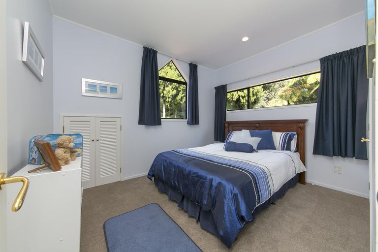 Photo of property in 789 Scenic Drive, Henderson Valley, Auckland, 0612
