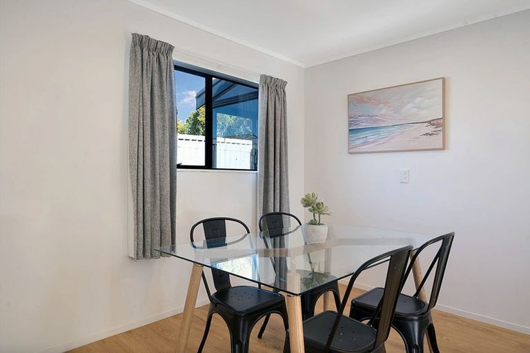 Photo of property in 1/134 Mcleod Road, Te Atatu South, Auckland, 0610