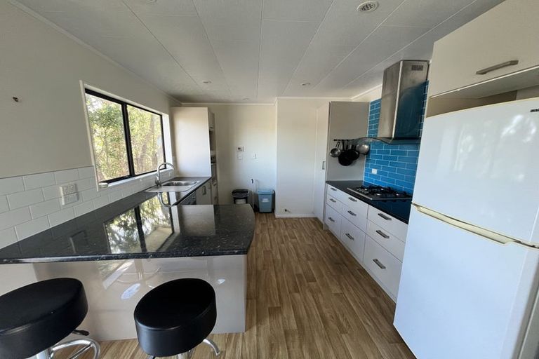 Photo of property in 31 Sunhaven Drive, Newlands, Wellington, 6037