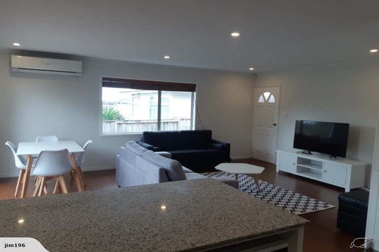 Photo of property in 1/47 Moire Road, Massey, Auckland, 0614