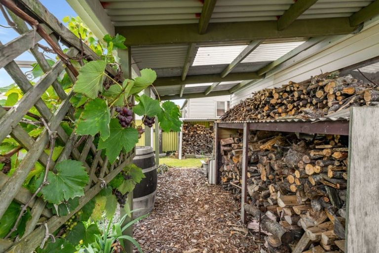 Photo of property in 102 Mark Street, Whangamata, 3620