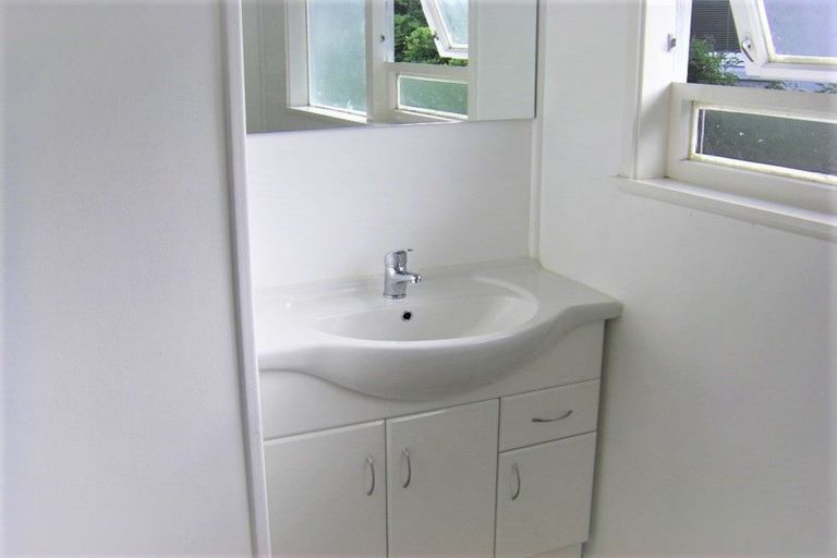 Photo of property in 7 Cheryl Place, Hillcrest, Auckland, 0627