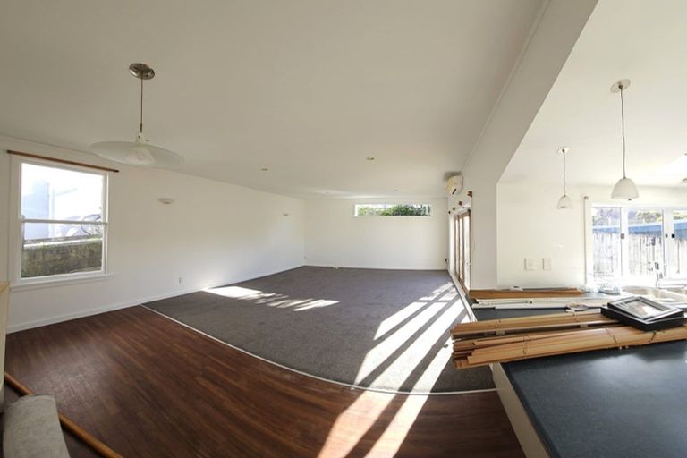 Photo of property in 16 Edinburgh Terrace, Berhampore, Wellington, 6023