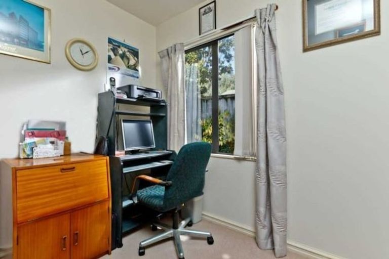Photo of property in 16 Fearnley Grove, Albany, Auckland, 0632