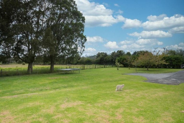 Photo of property in 142 Waitakere Road, Waitakere, Henderson, 0782
