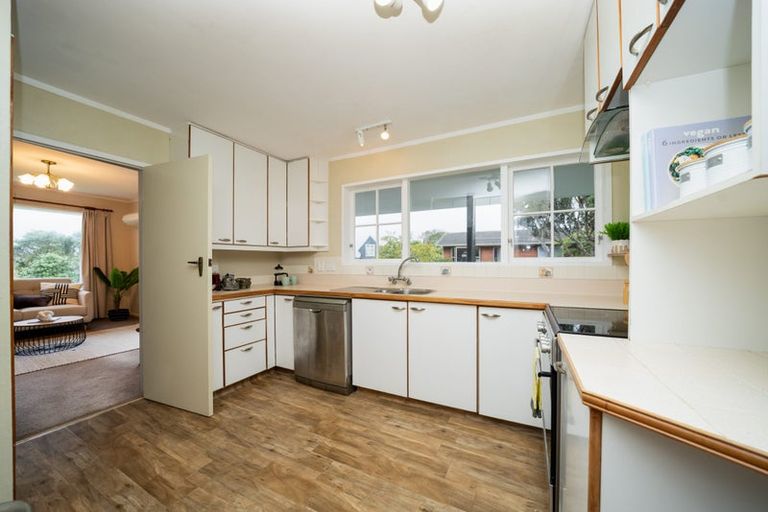Photo of property in 12 Newnham Court, Tawa, Wellington, 5028