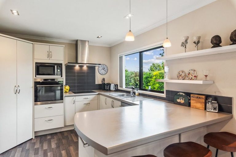 Photo of property in 6 Matuhi Street, Waikanae, 5036