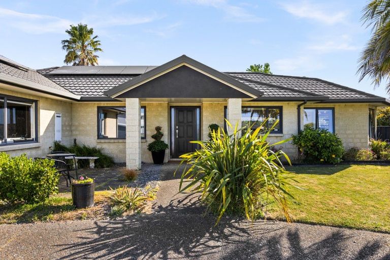 Photo of property in 24 Fairview Place, Havelock North, 4130
