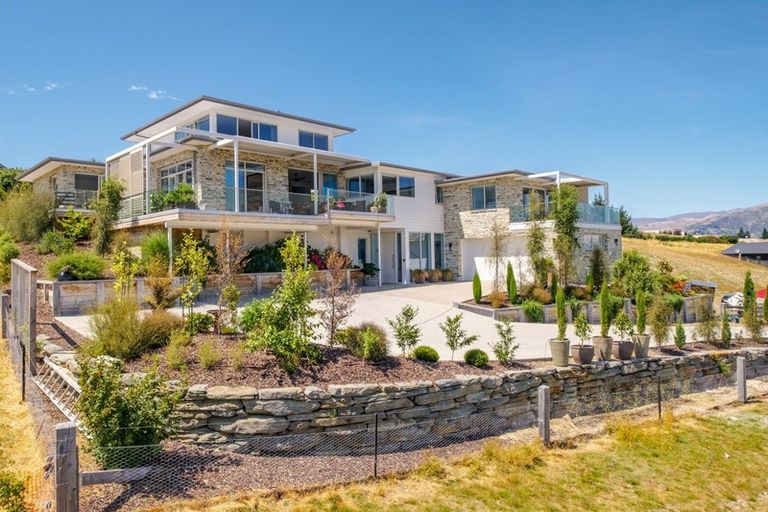 Photo of property in 11 Barclay Place, Wanaka, 9305