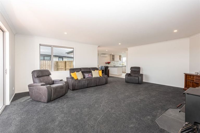 Photo of property in 10 Angus Place, Rangiora, 7400