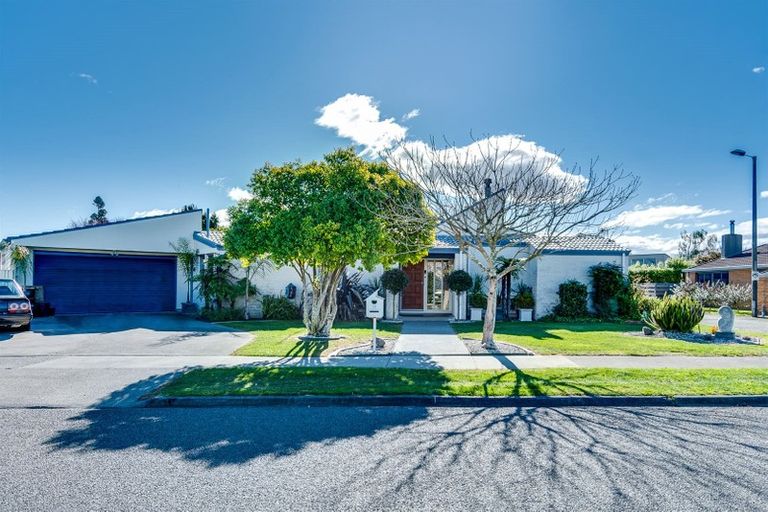 Photo of property in 17 Upham Crescent, Taradale, Napier, 4112