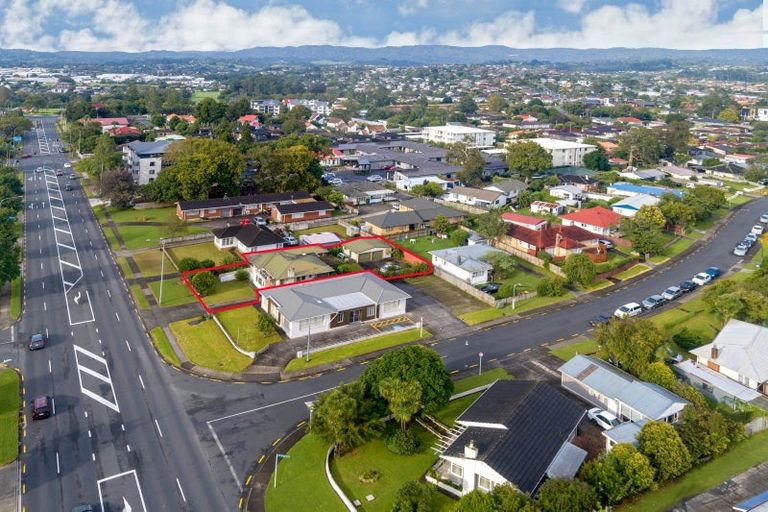 Photo of property in 30 Lincoln Road, Henderson, Auckland, 0610