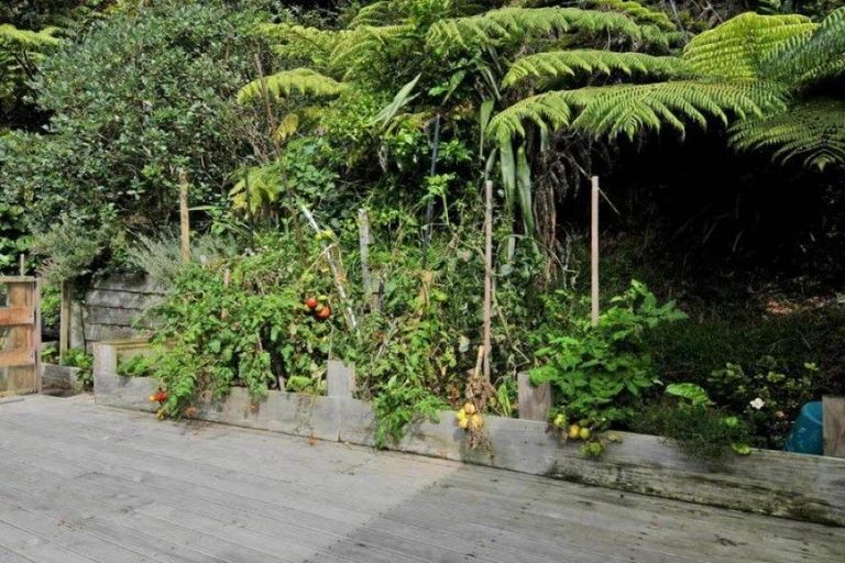 Photo of property in 10 Matai Terrace, Eastbourne, Lower Hutt, 5013