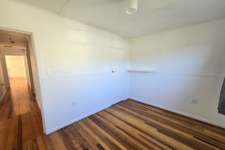 Photo of property in 38 Catherine Crescent, Paparangi, Wellington, 6037