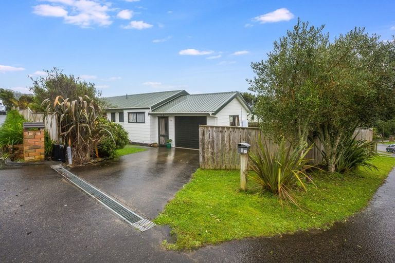 Photo of property in 8 Ribbonwood Terrace, Ranui, Porirua, 5024