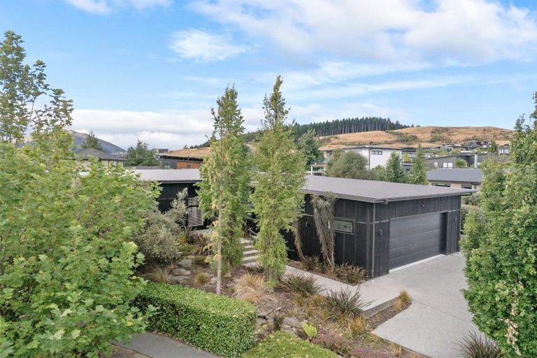 Photo of property in 1 Kirimoko Crescent, Wanaka, 9305