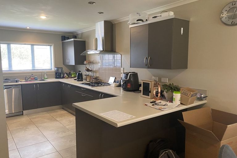 Photo of property in 4 Vicente Place, Oteha, Auckland, 0632