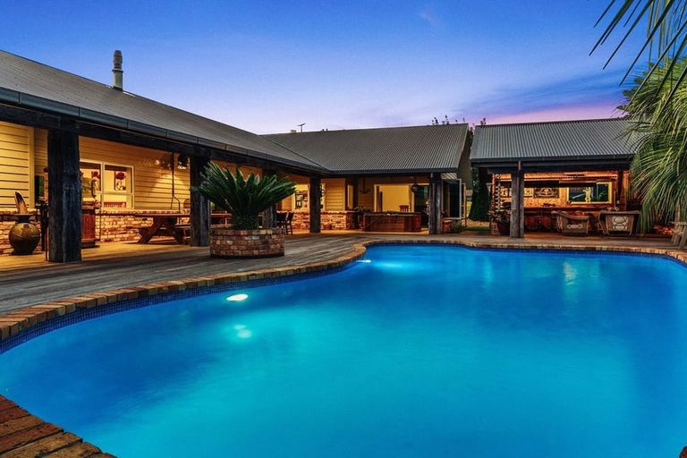 Photo of property in 632 Kara Road, Kokopu, Whangarei, 0179