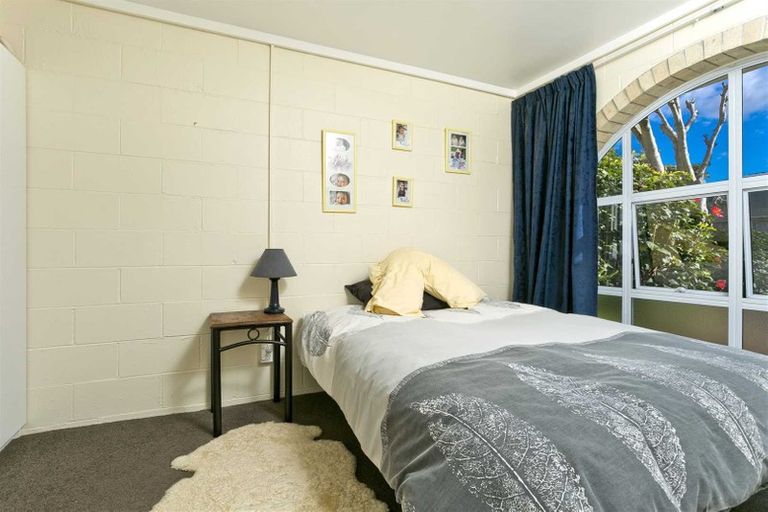 Photo of property in 2/4 Frater Avenue, Milford, Auckland, 0620