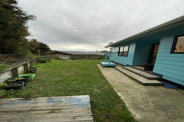 Photo of property in 33 Omapere Street, Whitby, Porirua, 5024