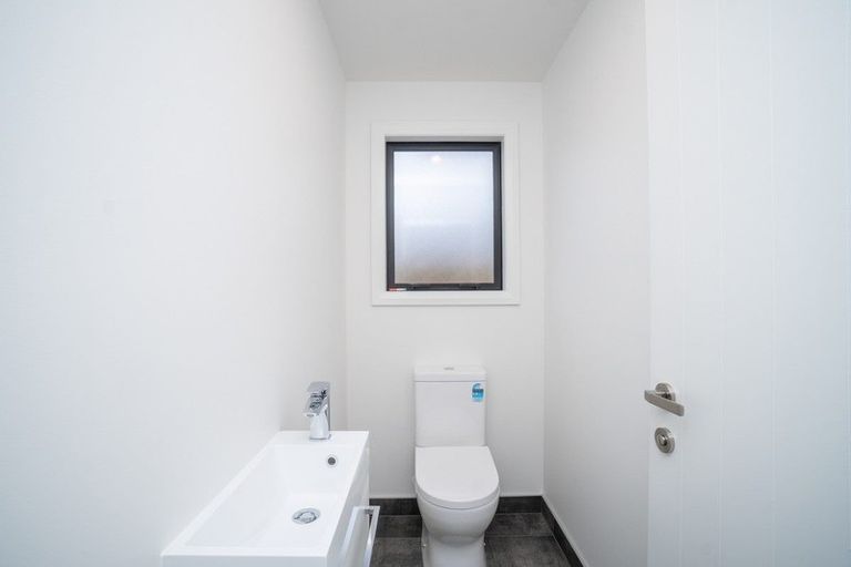 Photo of property in 77 Johnstone Drive, Fitzherbert, Palmerston North, 4410