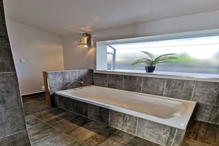 Photo of property in 379 Withells Road, Avonhead, Christchurch, 8042