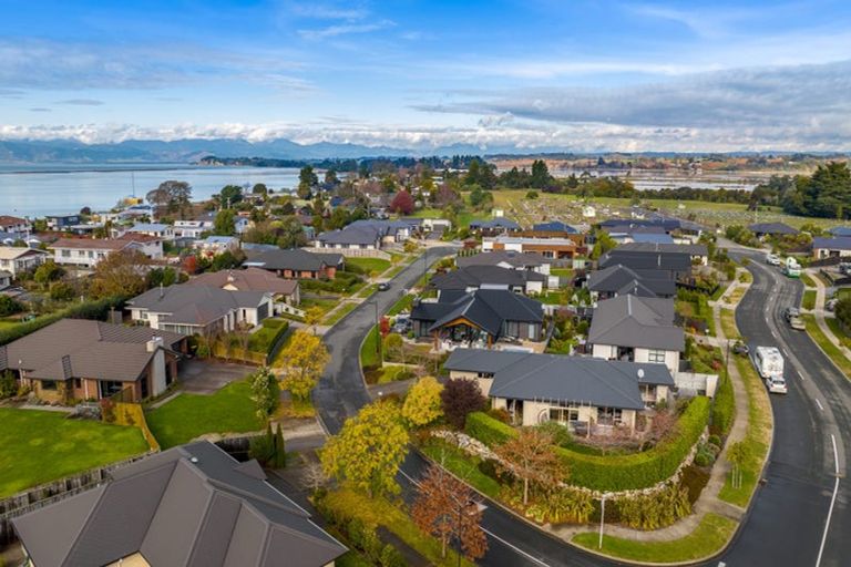 Photo of property in 2 Puketutu Grove, Motueka, 7120