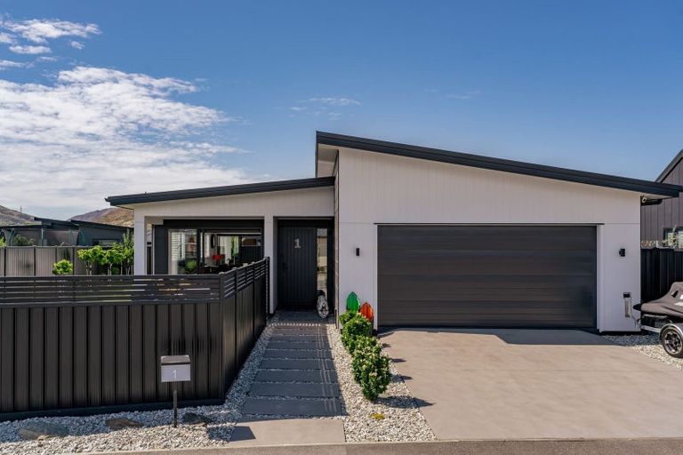 Photo of property in 1 Fraer Street, Cromwell, 9310