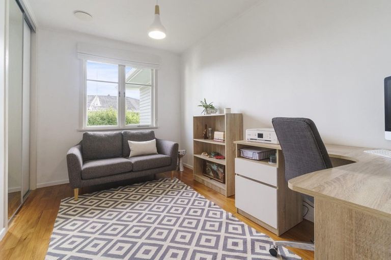 Photo of property in 38 Graham Avenue, Te Atatu Peninsula, Auckland, 0610