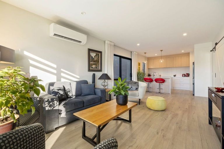 Photo of property in 12 Chapman Way, Jacks Point, 9371