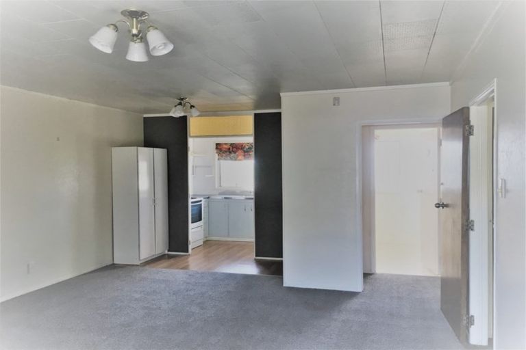 Photo of property in 3/2 Hinekohu Street, New Lynn, Auckland, 0600