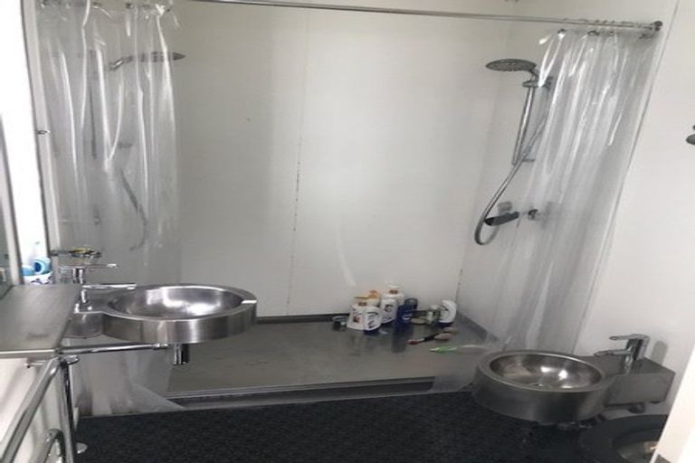 Photo of property in 102 Kelburn Parade, Kelburn, Wellington, 6012