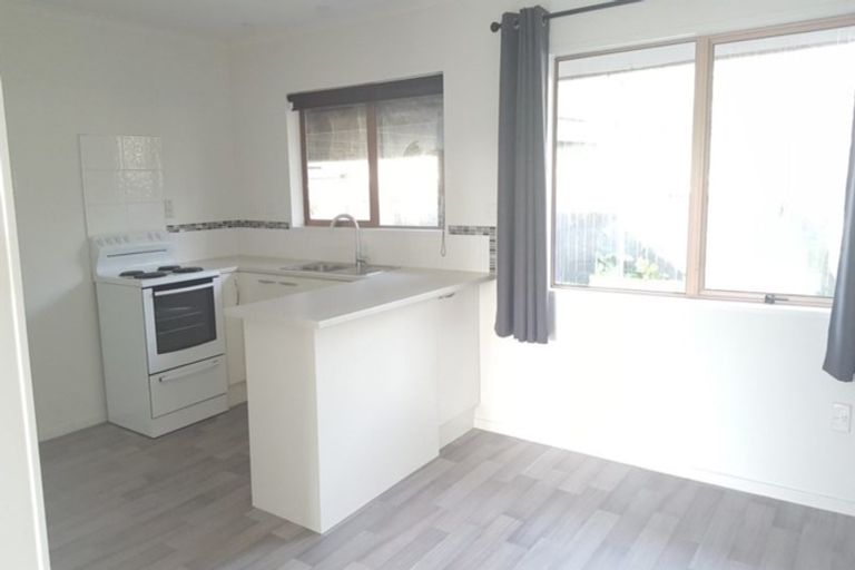 Photo of property in 2/19 Beaumaris Way, Conifer Grove, Takanini, 2112