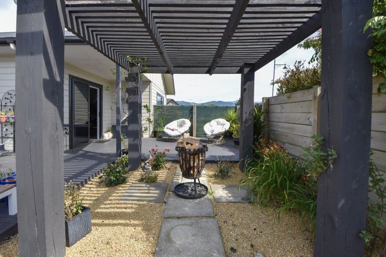 Photo of property in 18 Carrington Drive, Carterton, 5713