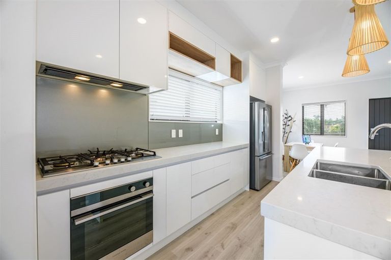 Photo of property in 49a Titirangi Road, New Lynn, Auckland, 0600