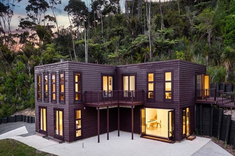 Photo of property in 231c Huia Road, Titirangi, Auckland, 0604