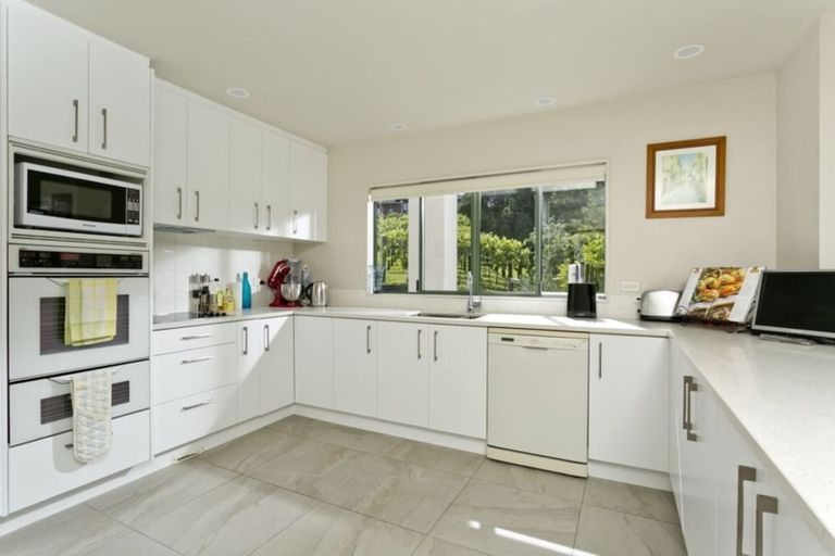 Photo of property in 26 Lorikeet Place, Unsworth Heights, Auckland, 0632