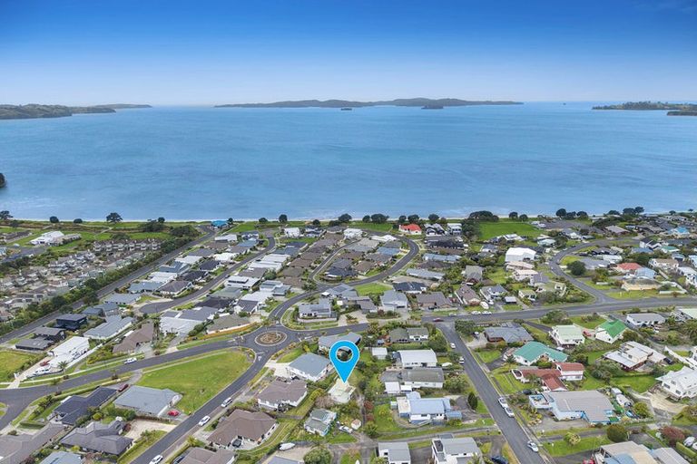 Photo of property in 9 Merehai Place, Snells Beach, 0920