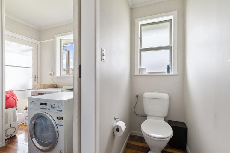 Photo of property in 27 Litten Road, Cockle Bay, Auckland, 2014