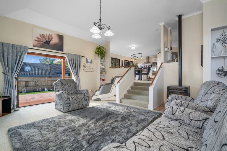 Photo of property in 2 Holcombrooke Lane, Welcome Bay, Tauranga, 3175