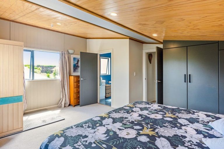Photo of property in 13 Marram Way, Peka Peka, Waikanae, 5391