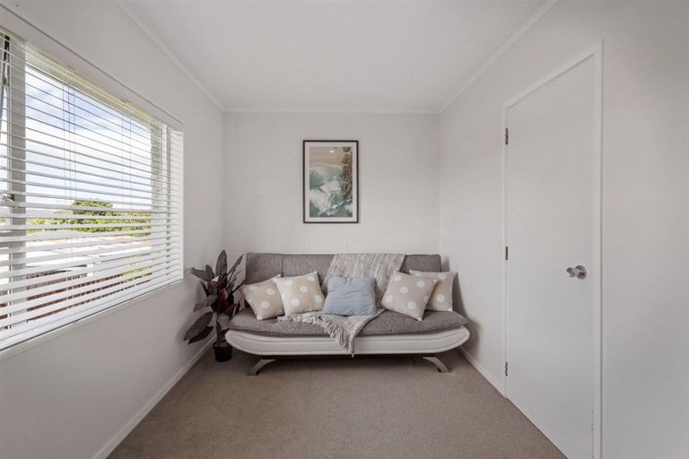 Photo of property in 1/7 Addison Drive, Glendene, Auckland, 0602