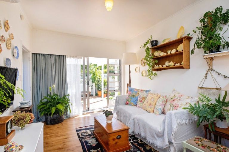 Photo of property in 31 Fitzroy Road, Bluff Hill, Napier, 4110