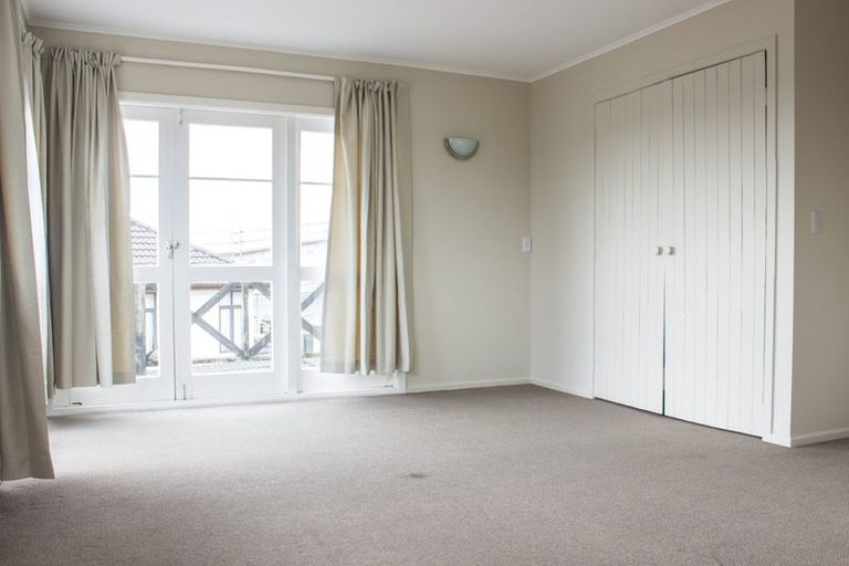 Photo of property in 572 Beach Road, Rothesay Bay, Auckland, 0630